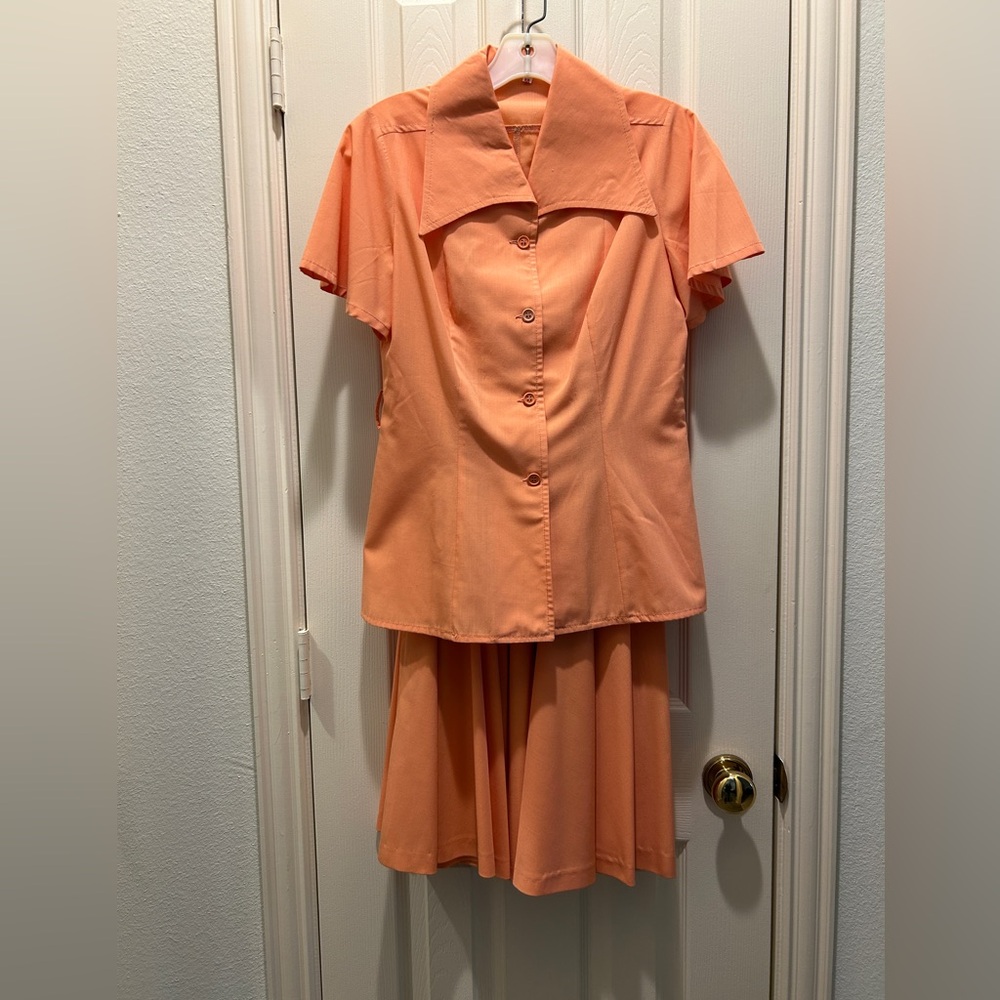 1975 Vintage Peach Short Sleeve Button Front Skirt Set w Matching Belt
